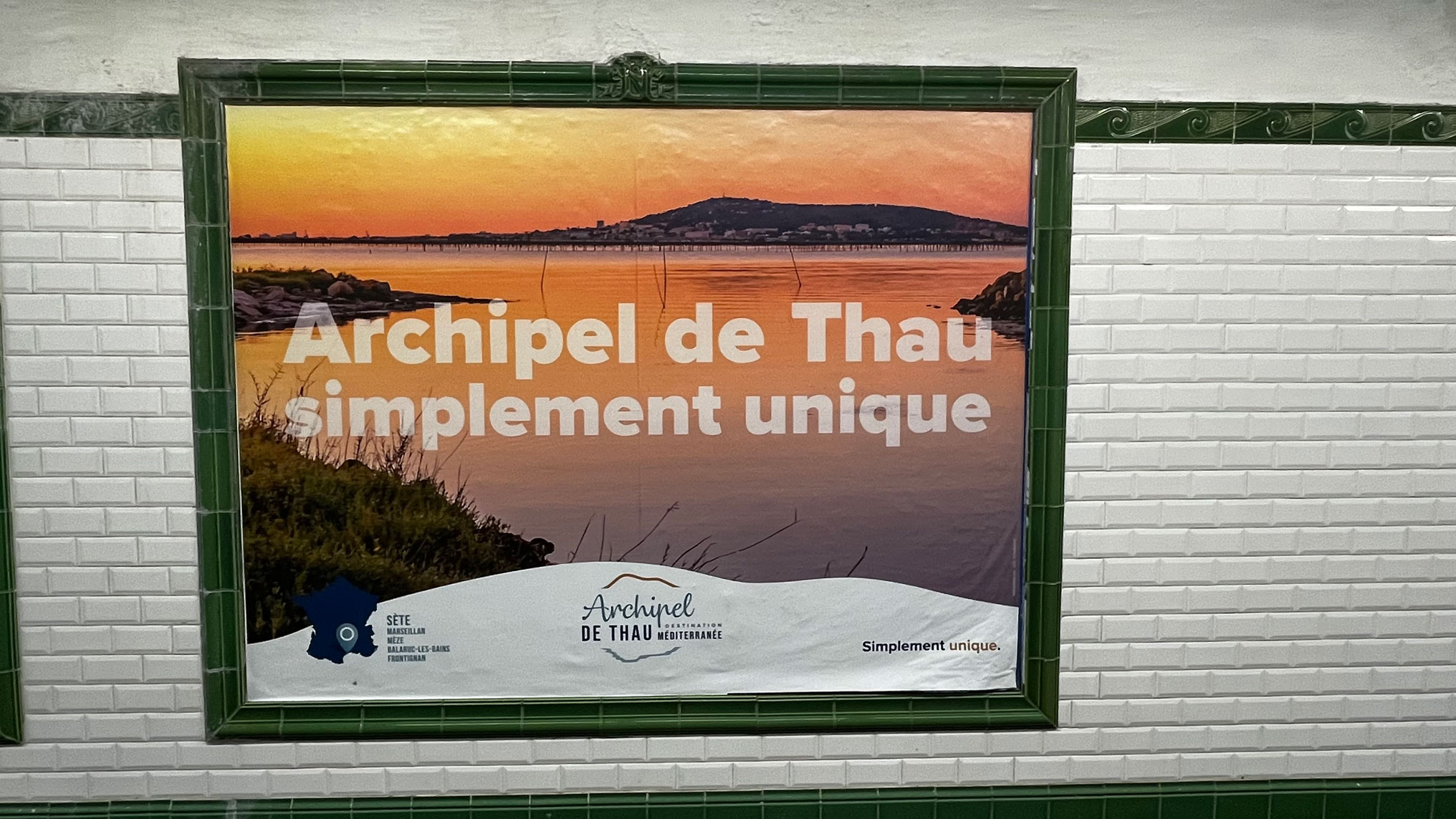 Publicité touristique dans le métro parisien pour l'Archipel de Thau