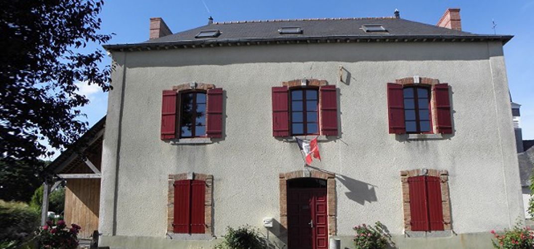 Vue de la mairie de Saint-Sulpice