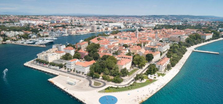 Vue aérienne de l’orgue marin de Zadar, en Croatie, construit par l'architecte Nikola Basić,