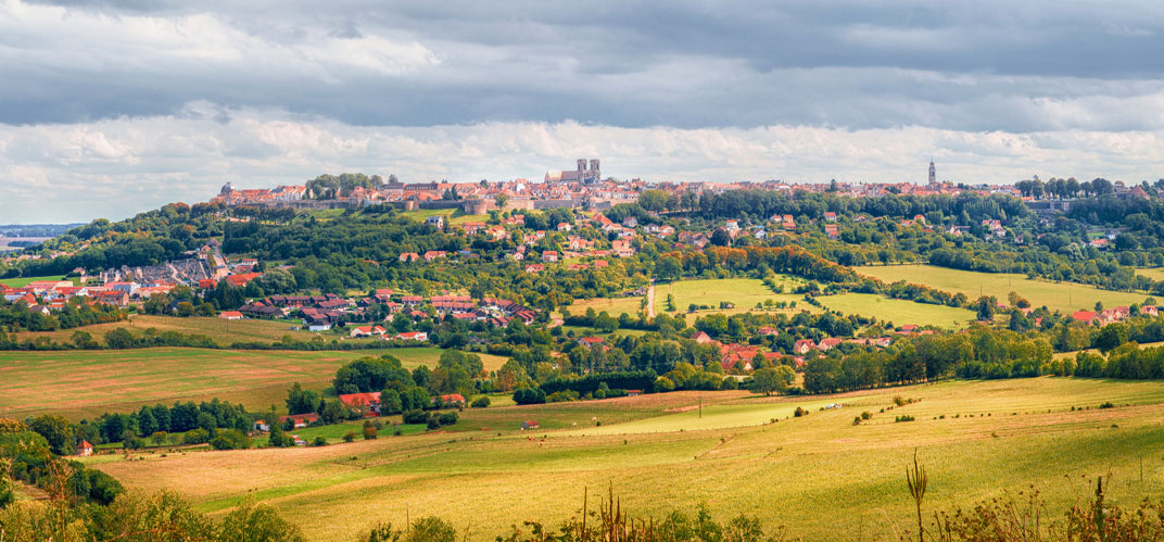 Vue du du plateau de Langres, où des élus ont pris le sujet à bras le corps en remplaçant des bus qui tournaient à vide par des transports à la demande qui font le plein.