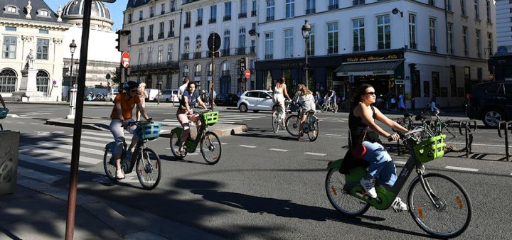 Mobilités douces en France : des cyclistes à Paris