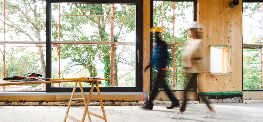 Bâtiments biosourcés : chantier de construction d'un petit immeuble en bois.