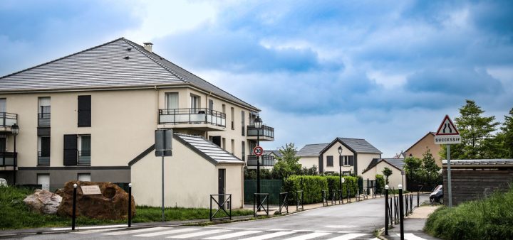 Logement à Mennecy - Vue de la résidence de la Closerie de l’Aqueduc à Mennecy qui compte 400 logements en extension urbaine en intégrant une résidence sociale et intergénérationnelle de 100 habitations, une centaine de logements collectifs en accession et un peu moins de 200 pavillons