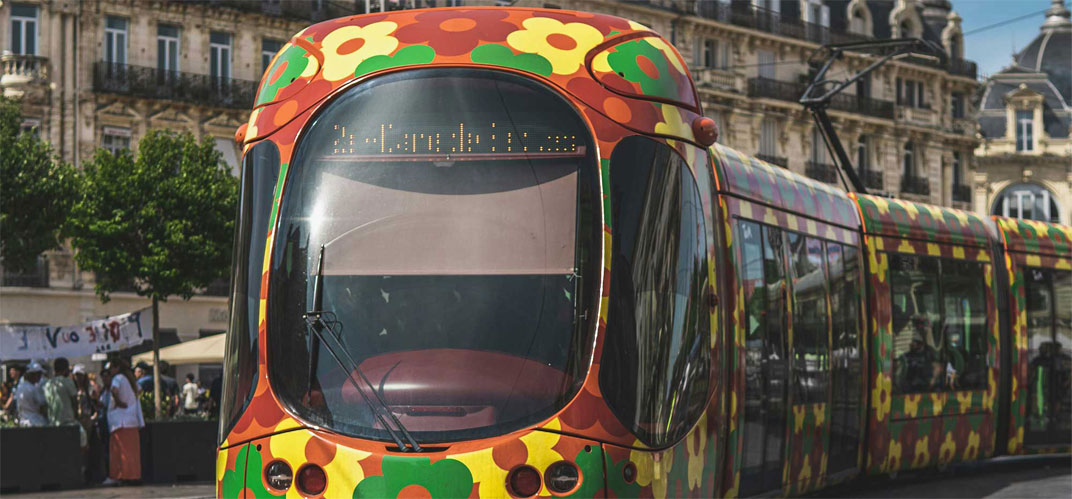 Le tramway de Montpellier : En décembre 2023, la gratuité des transports régionaux est entrée en vigueur pour tous les jeunes de la Région Occitanie et la Métropole de Montpellier a rendu gratuit les transports en commun pour ses habitants