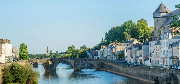 Itw de Florian Bercault : Vue de Laval et de son pont de pierres.