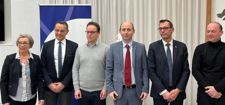 En Côte d’Or, des maires engagés pour le pouvoir d’achat ; de gauche à droite : Dominique BEGIN-CLAUDET, Maire de DAIX Philippe BELLEVILLE, Maire de SENNECEY-LES-DIJON Etienne JALLET, Président-fondateur de l’entreprise ECODIGO (ex-WIKIPOWER) Guillaume RUET, Maire de CHEVIGNY-SAINT-SAUVEUR Fabian RUINET, Maire de TALANT Gilles BRACHOTTE, Maire de THOREY-EN-PLAINE