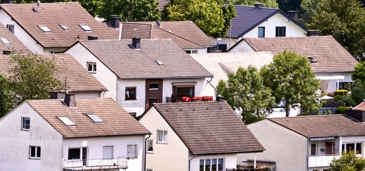 Pour augmenter la surface habitable des maisons situées en périphérie de la ville-centre, la communauté d’agglomération du Grand Chalon (Saône-et-Loire) a lancé, en 2018, une initiative originale baptisée : « Réinventer la maison sur sous-sol ». 