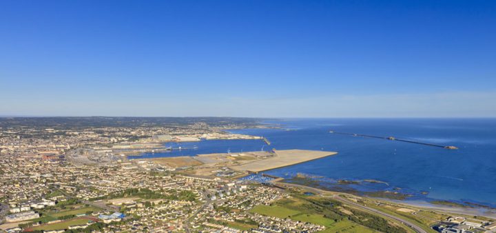 Des milliers d’emplois à pourvoir et un cadre de vie préservé : le Cotentin cherche à attirer de nouveaux habitants.