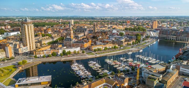 Hauts-de-France : vue du port de À Dunkerque, où le groupe Verkor a ouvert une gigafactory de 16 GWh.