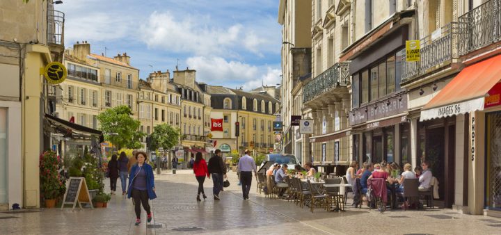 Manager de ville : un centre-ville historique et passant.