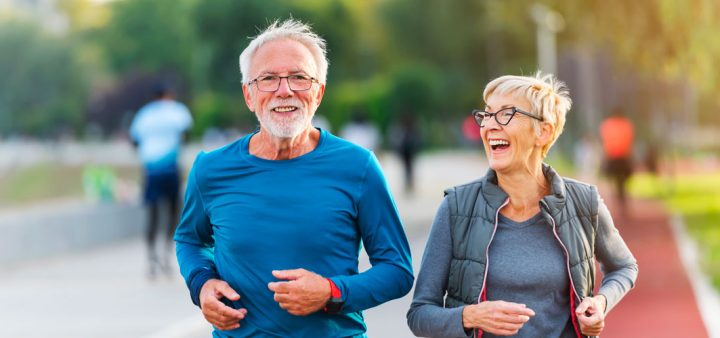 Attractivité territoriale : de jeunes seniors en pleine course à pieds.