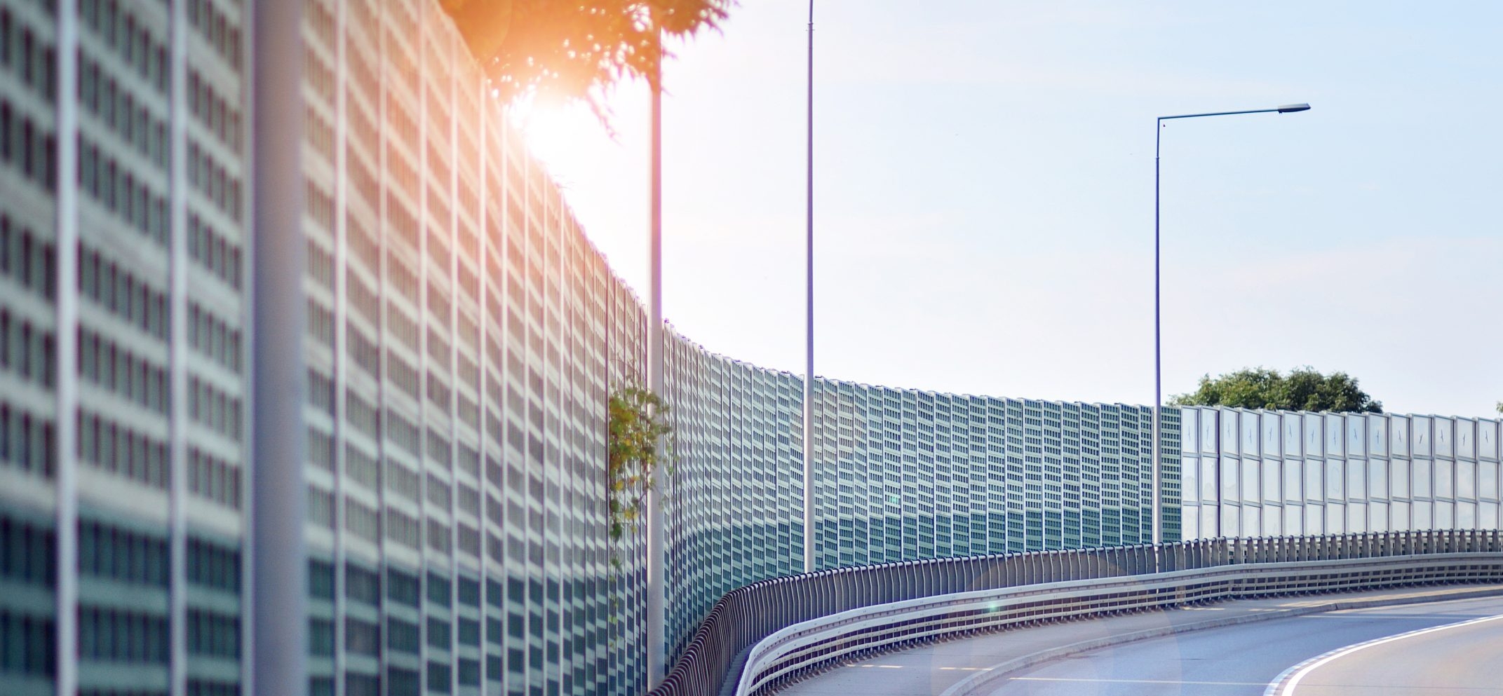 Transports, activités professionnelles, voisinage, lieux récréatifs : le bruit est omniprésent dans l’espace urbain. Vue du périphérique parisien.