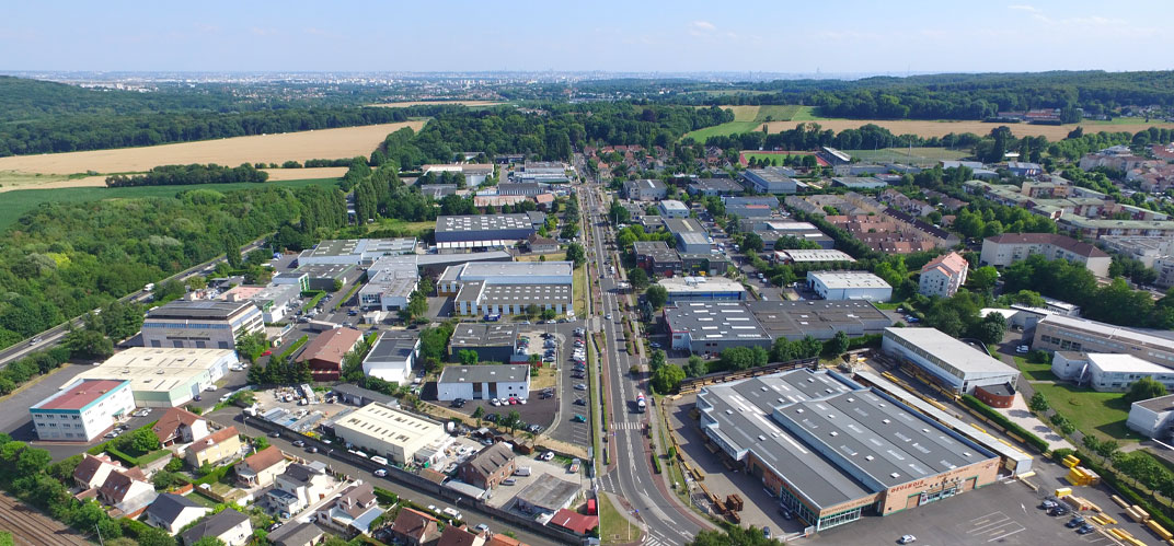 Entrées de ville : vue d'une zone industrielle